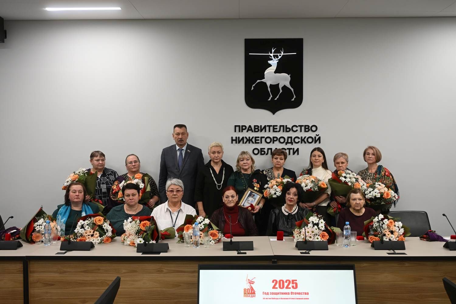 13 нижегородским матерям воинов СВО вручили почетный знак «Признание»