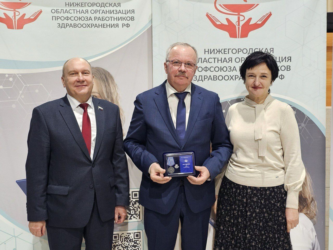 Нижегородских медиков наградили медалями за помощь жителям ДНР, ЛНР и Запорожья