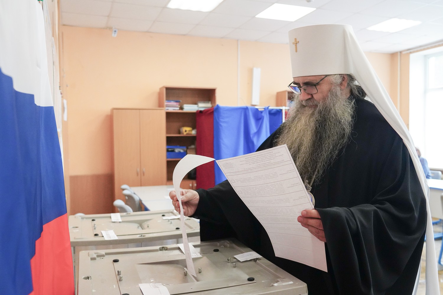 Глава Нижегородской митрополии принял участие в голосовании на выборах депутатов Госдумы РФ и Законодательного собрания региона