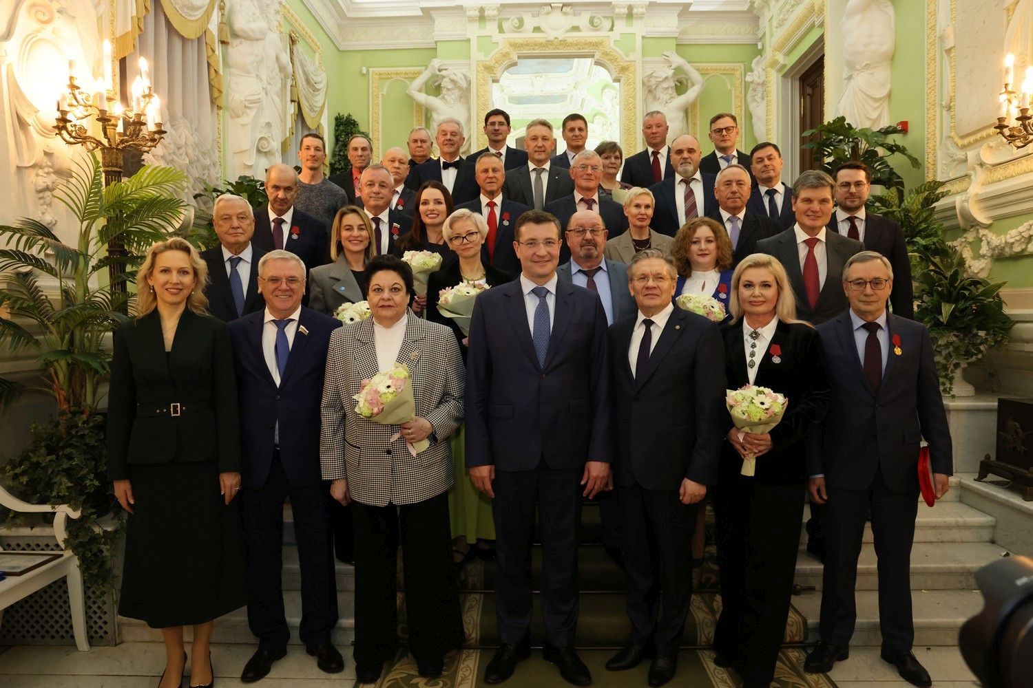 Глеб Никитин вручил государственные награды 33 представителям разных сфер деятельности за особые заслуги перед регионом