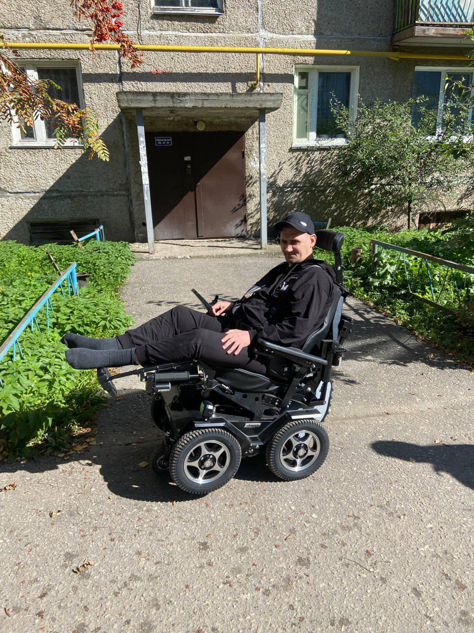 Фонд «Защитники Отечества» вручил инновационное многофункциональное инвалидное кресло ветерану СВО в Городце