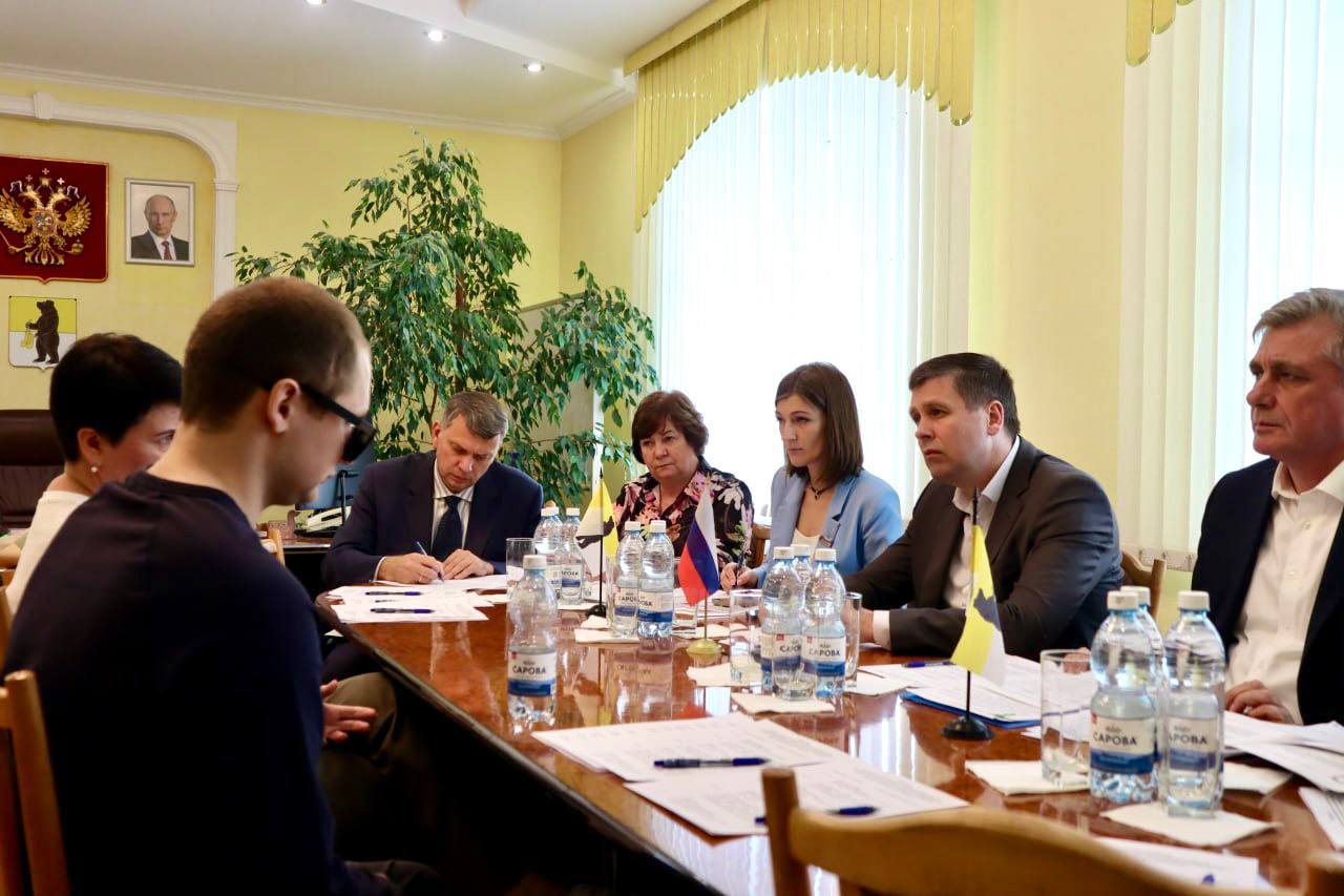 Работа межведомственной комиссии по поддержке участников СВО, жилье для медиков на селе, первые получатели новых мер поддержки семей и другие итоги недели